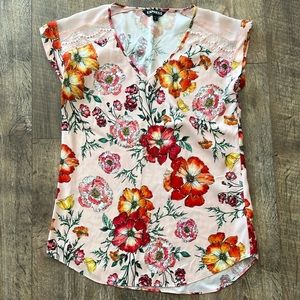 Women’s Express Brand Floral Blouse with Lace Accents, Size XS